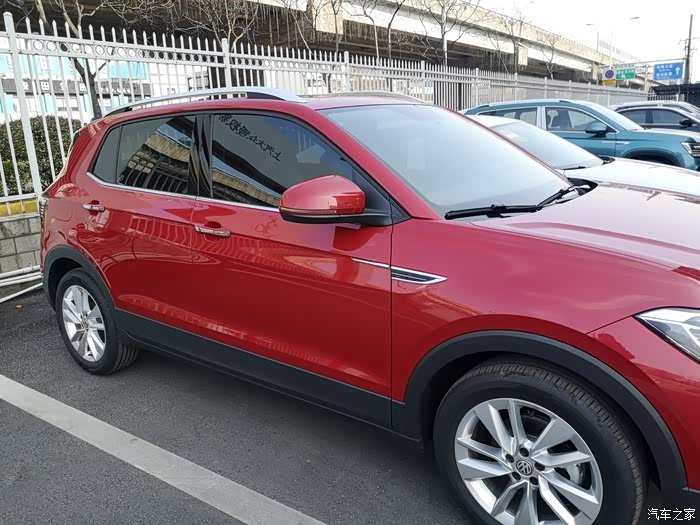 给媳妇的最当"红"小车,大众途铠