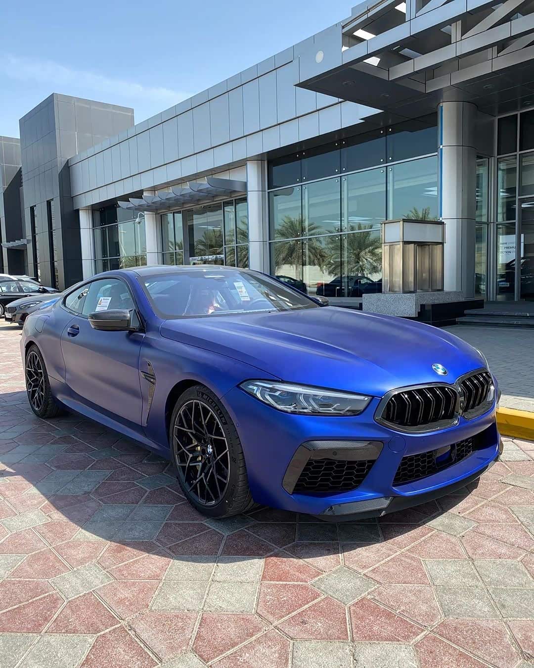 宝马m8coupe雷霆版磨砂蓝不管什么角度看都很舒服