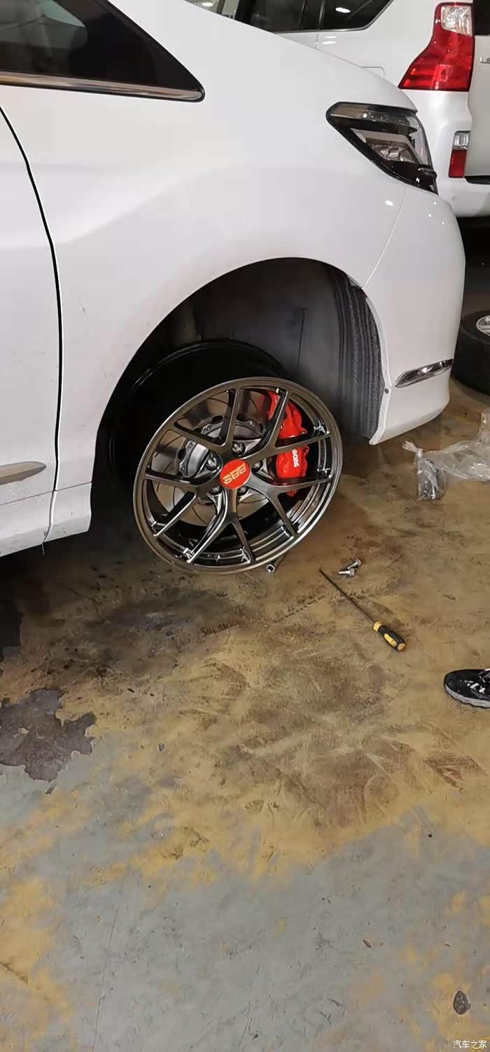 艾力绅升级轮毂刹车