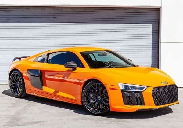 奥迪r8v10plus橙色外观非常霸气