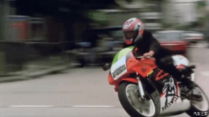 这三十年刘德华在电影里开过的摩托车型号