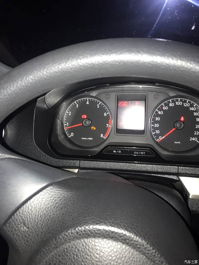 大众新捷达常亮黄色故障灯怎么回事呢