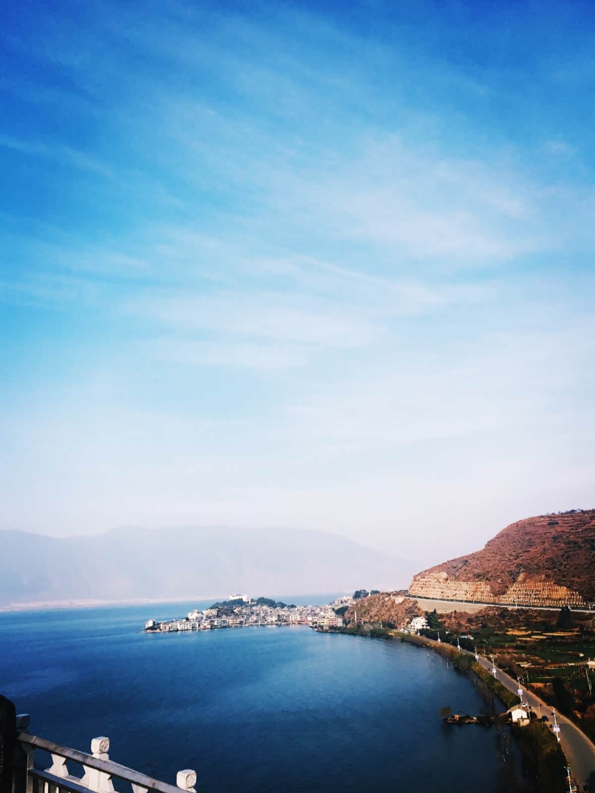 胜日寻芳泗水滨,无边光景一时新