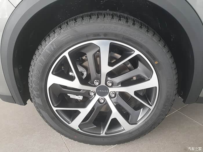 领克05劲halo选装的19寸轮胎