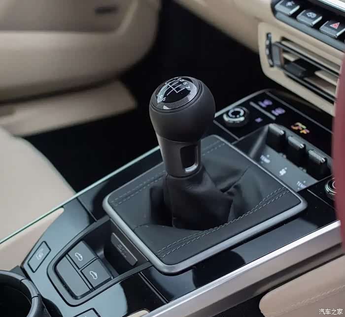 保时捷最洋气的手动挡帕拉梅拉,你见过吗?