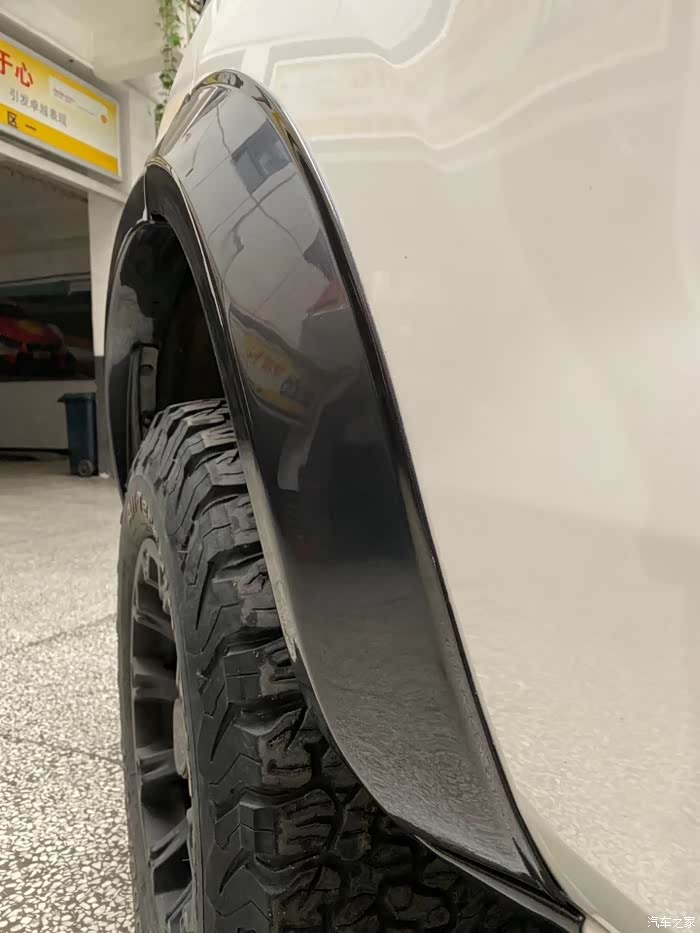 福特撼路者改装五寸原车款轮眉