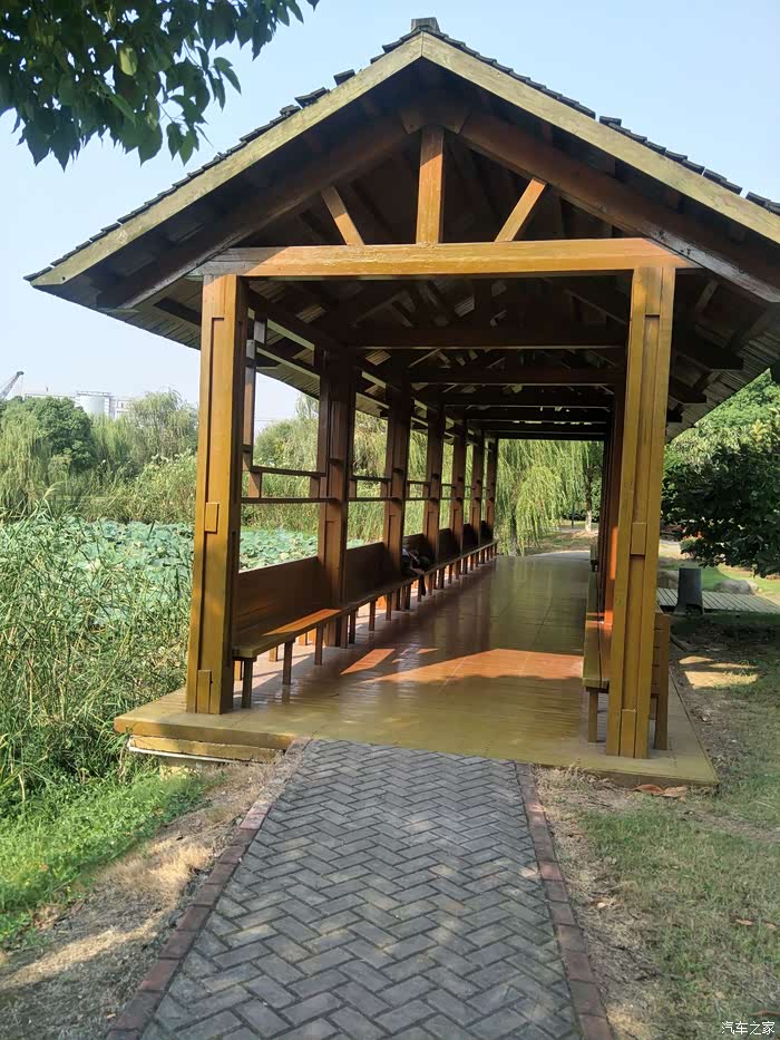 提供休息处的长廊非常干净卫生