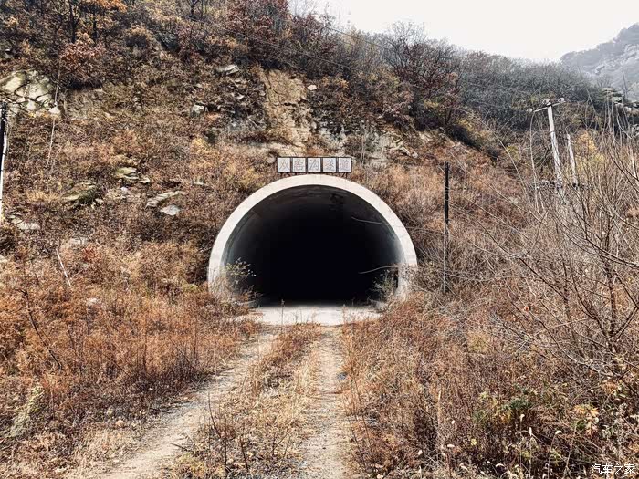 「大歪小正」去了趟废弃的双窑沟隧道,却被满山秋色迷了眼