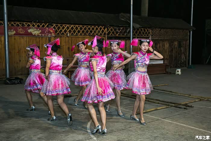 上半截确实是壮乡,下半截好像小姐啊