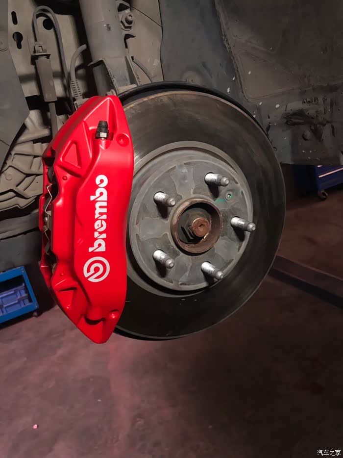 老人看过来……15款君威gs改布雷博卡钳问题