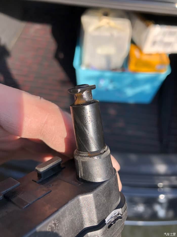 奥迪更换闭锁器油箱盖a6lc7diy作业班主精华