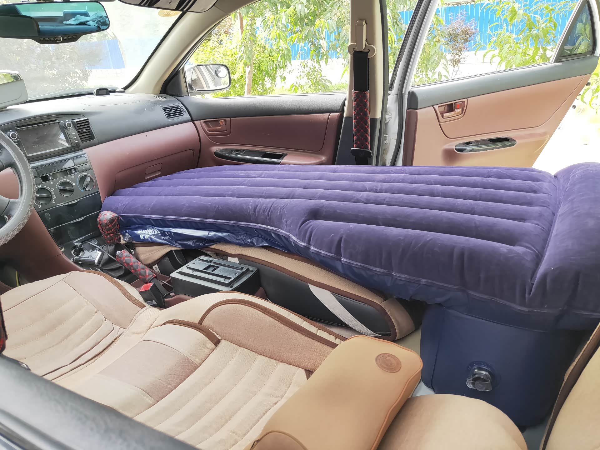 三厢轿车改床车