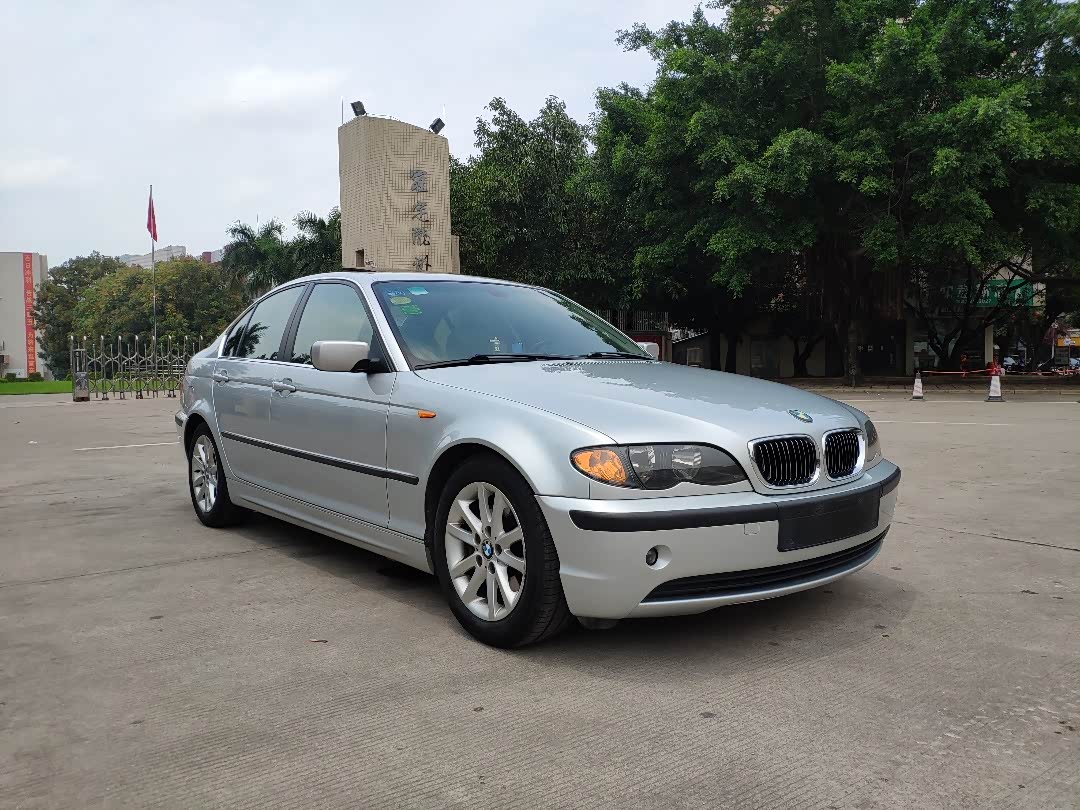 宝马e46-325i,一代精典!哈哈.