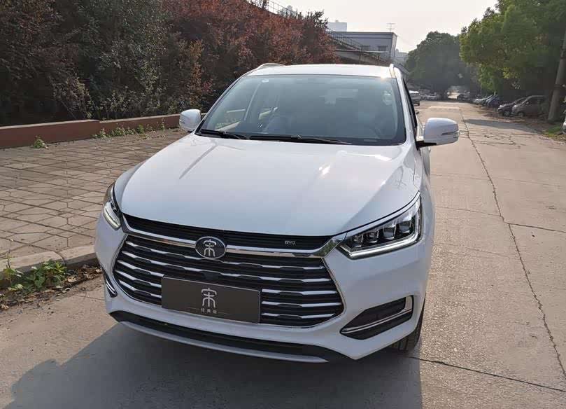 比亚迪宋外观比较吸引我的就是它的尾灯了