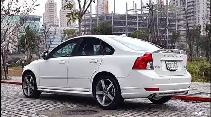 求沃尔沃s40尾翼