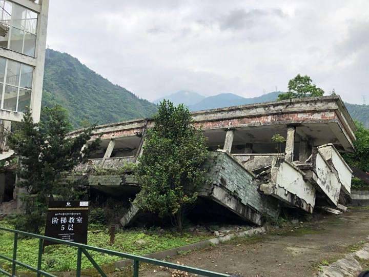 帶著沉重的心情走進了5.12汶川特大地震的震源地——映秀鎮