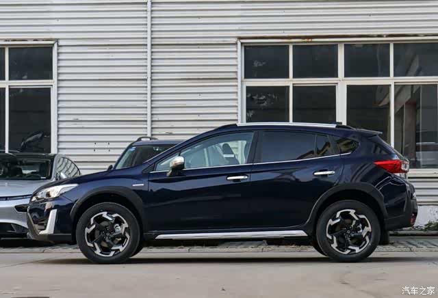 2021款斯巴鲁xv的外观造型宛如一位黑武士,充满着霸气感