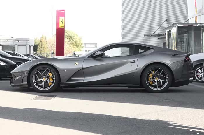 搭载65升v12发动机法拉利omologata首次亮相