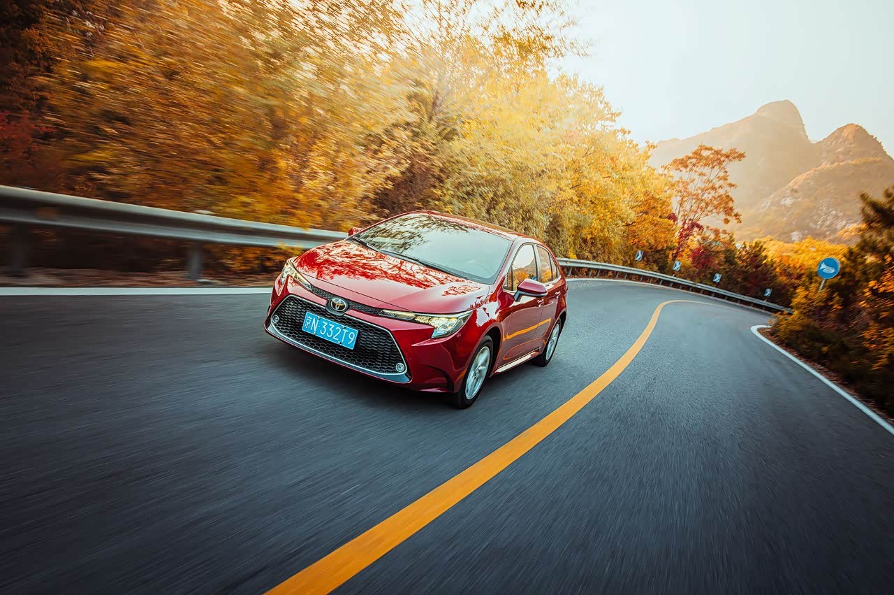 丰田雷凌,阳光下的它更漂亮