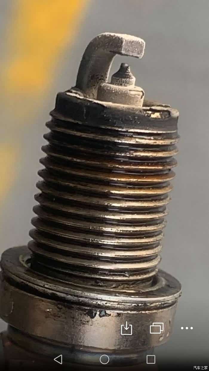 下面是900公里后的火花塞状态.