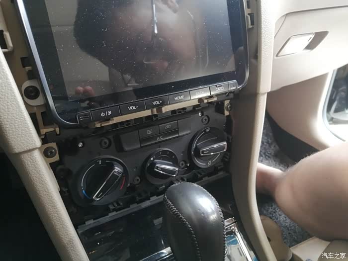 更换宝来空调出风口旋钮底座