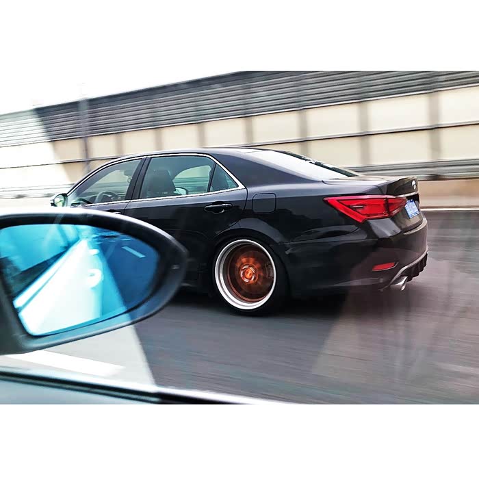 膜拜丰田第十四代皇冠vip风格改装