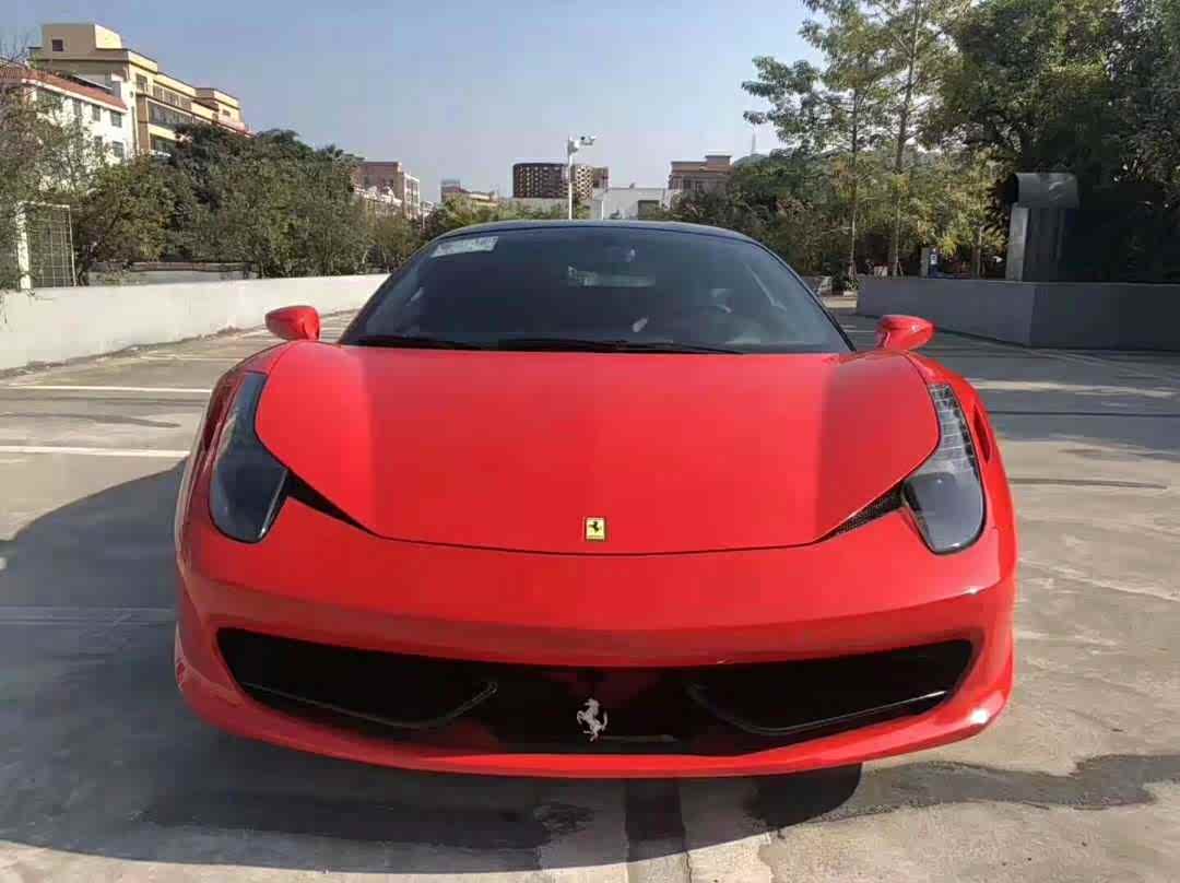 红色的法拉利458就是我最喜欢的样子