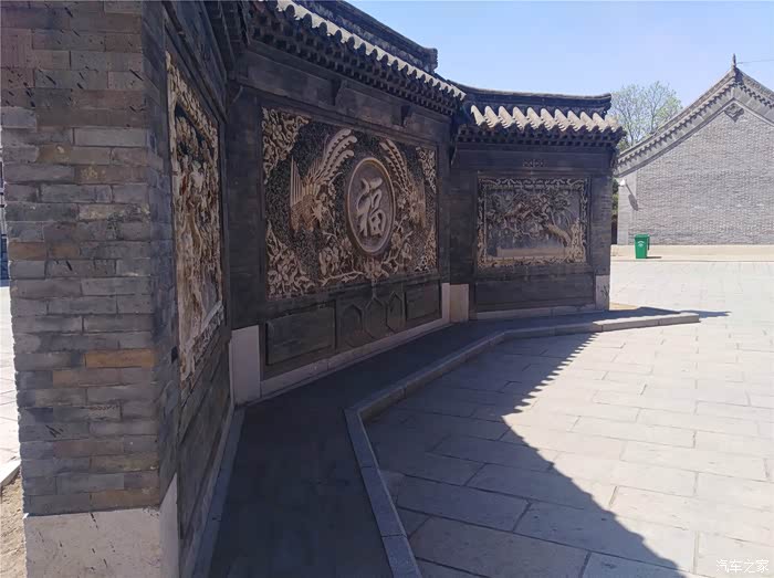 进将军府里边看看.