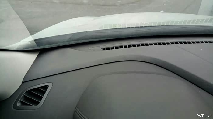 前挡吹风,车门窗两边没风起雾严重