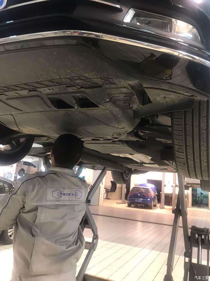 19款迈腾车头底盘不是全封闭