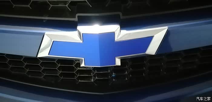 最后,我把之前贴内饰剩膜贴了车标,效果错哦