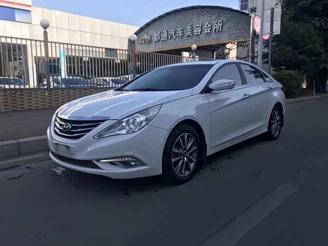 运动感十足的现代索纳塔8