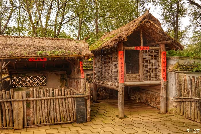 游玩赫图阿拉故城,看努尔哈赤故居,了解满族文化