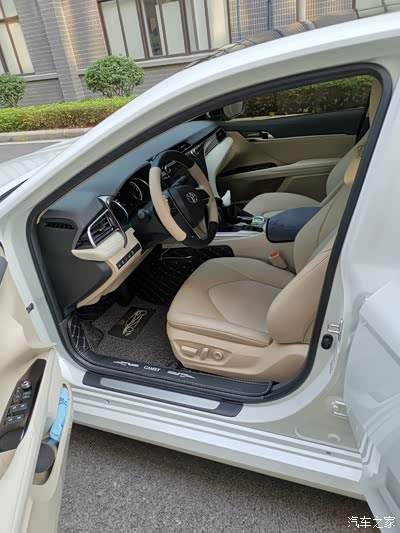 丰田八代凯美瑞白色车身米色内饰延迟半年的提车分享