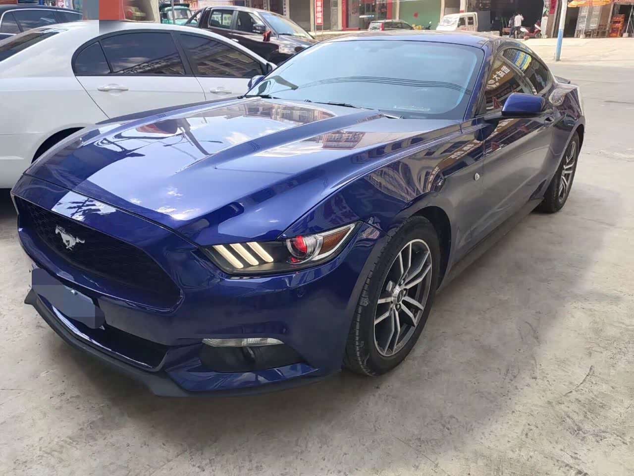美规版福特野马运动感十足蓝色非常的骚气