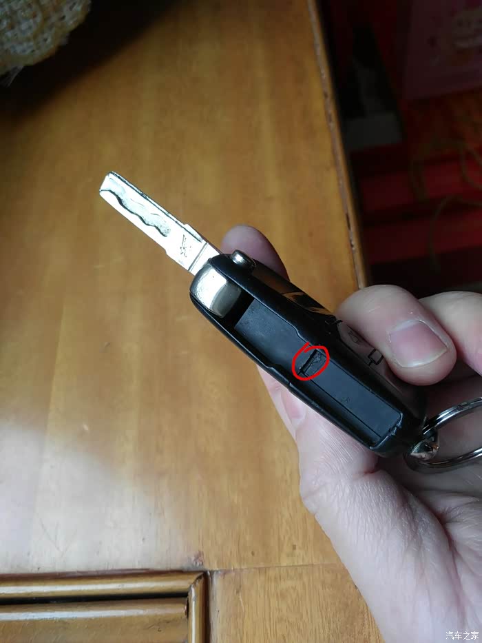 03款老宝来遥控钥匙电池怎样更换?