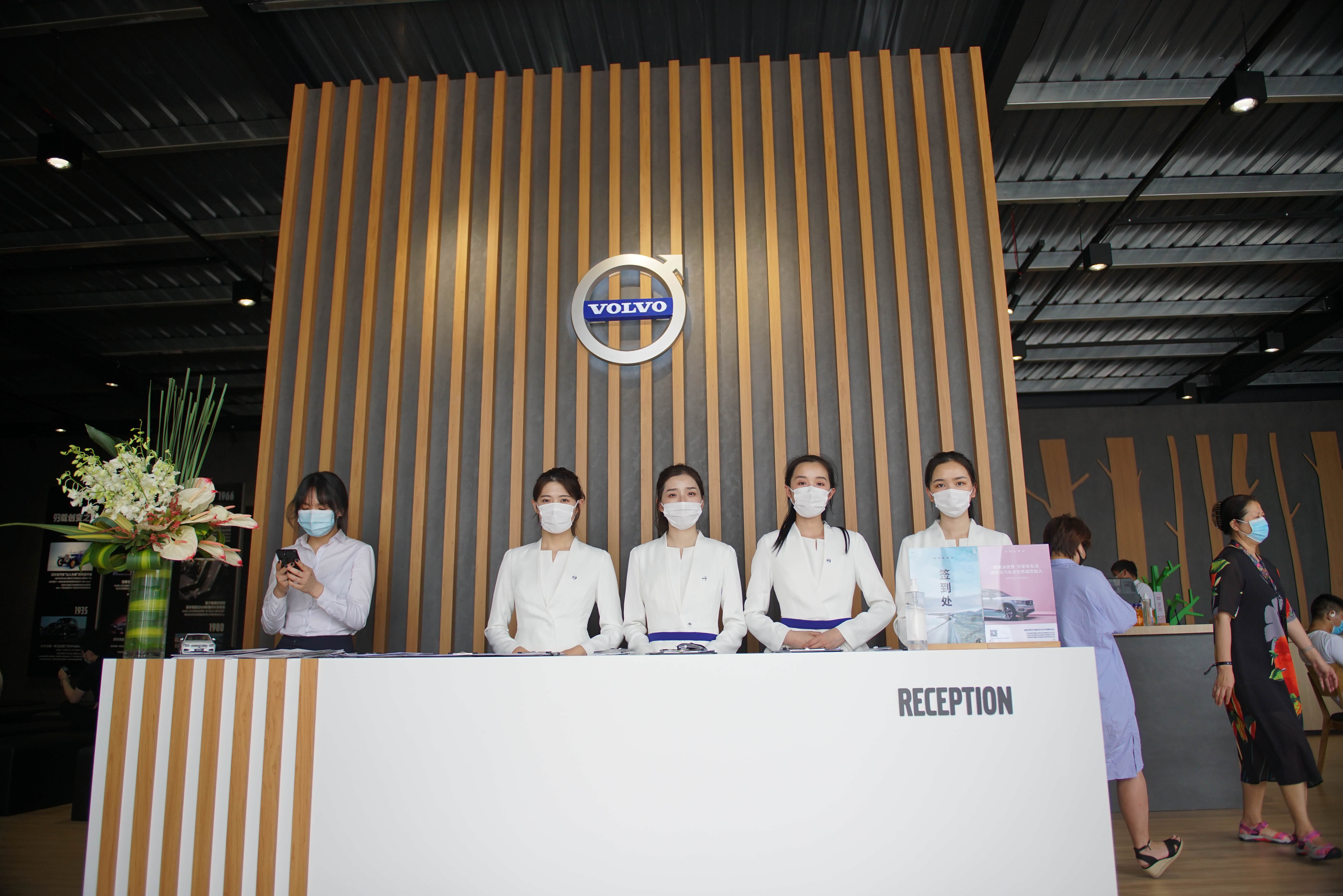 签到台工作人员