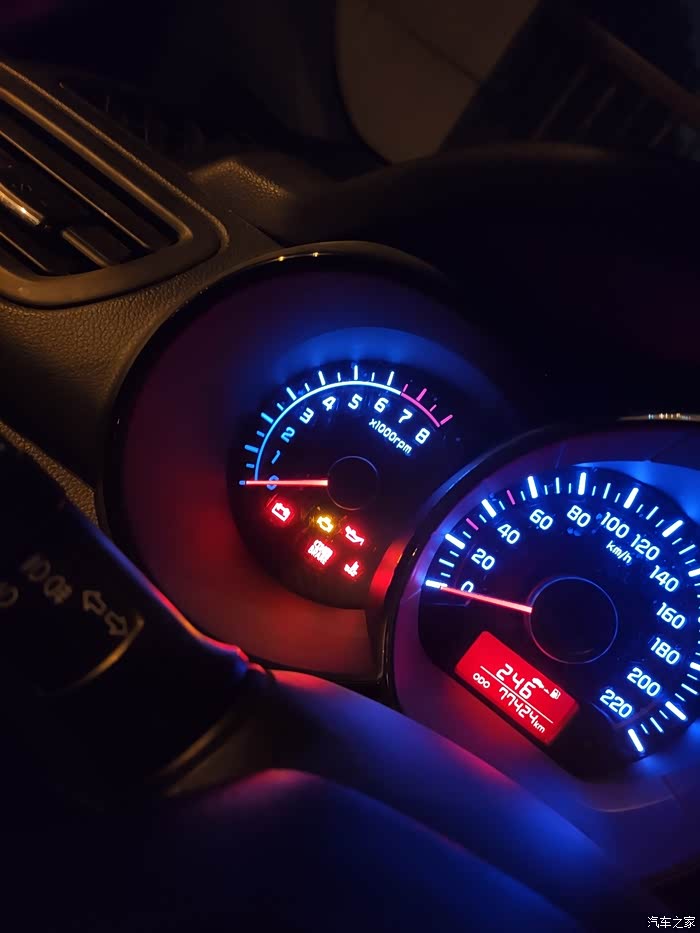 起亚k2转速表失灵发动机故障灯亮水温表闪烁机油灯亮冬季频发