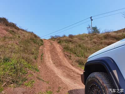 大斜坡,内心是有点怕的,下车探路的时候需要人需要攀爬才能爬上去