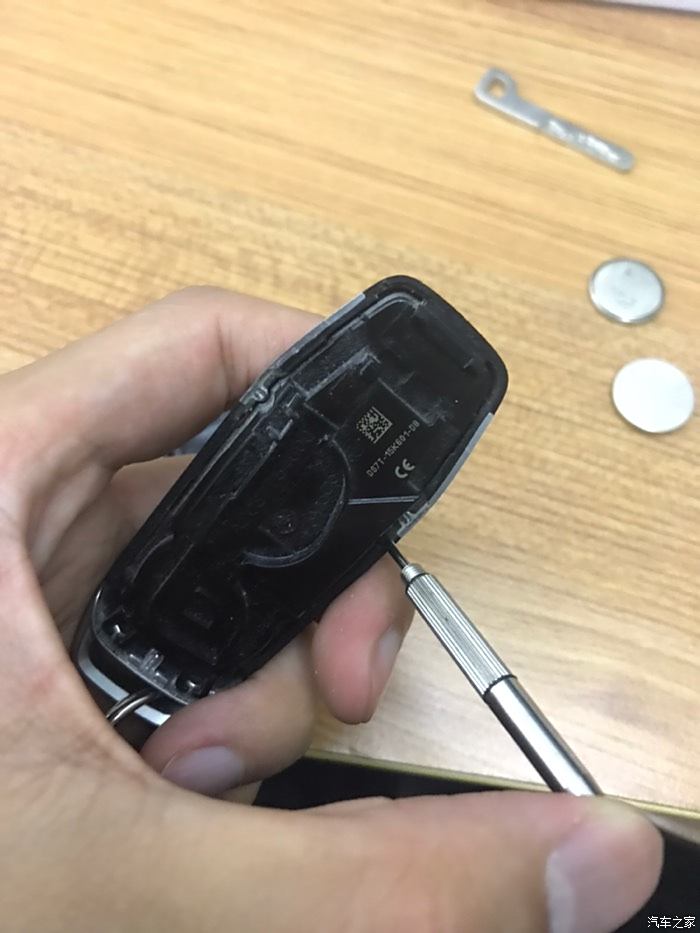 新蒙迪欧更换钥匙电池图片