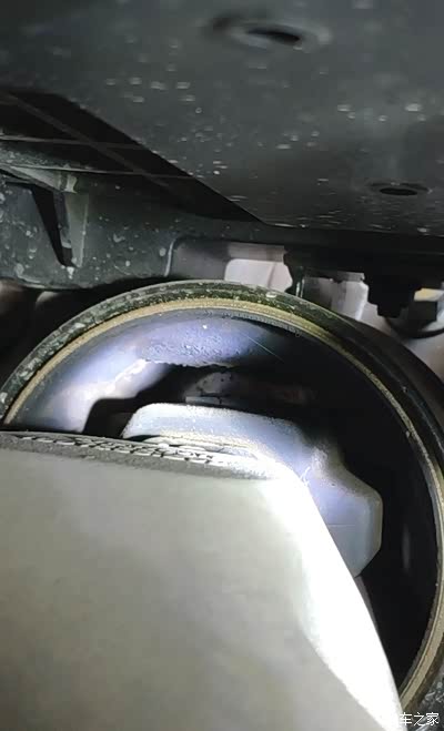 看看这机脚垫坏了没