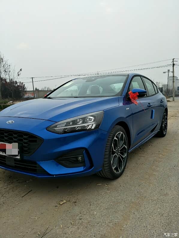 新福克斯st-line蓝色三厢提车!