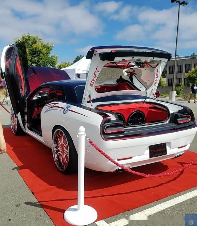 谁说女人不爱车#道奇挑战者改装版让人陶醉.