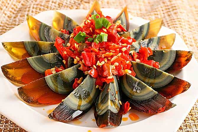 美食剁椒皮蛋