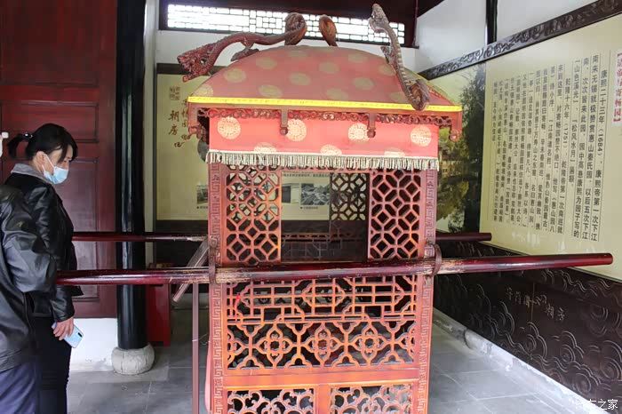 当时官员坐的轿子