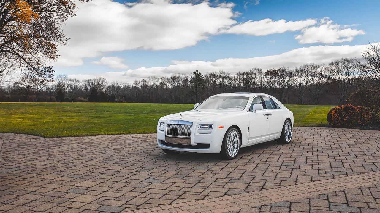 劳斯莱斯-古思特,看着很喜庆!