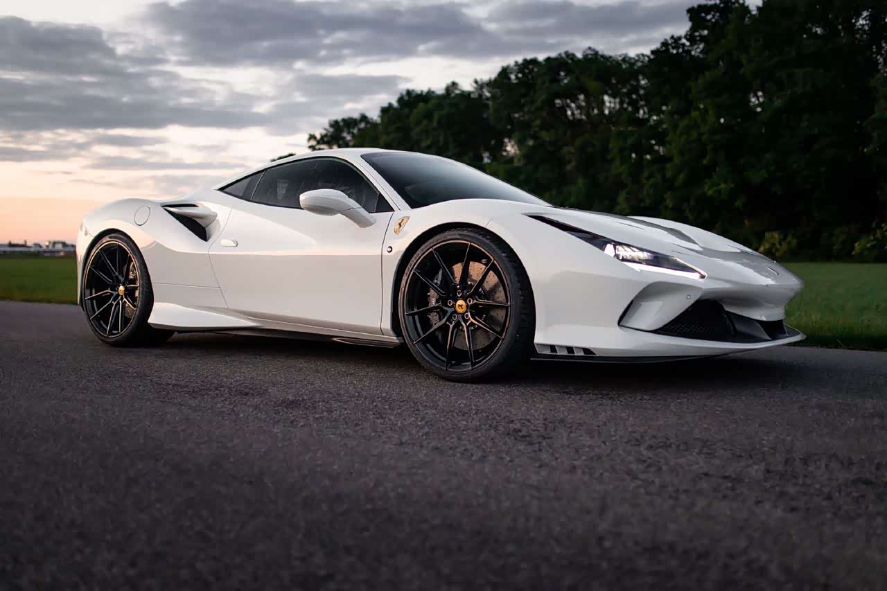 最喜欢的估计就是车尾设计了,完美.