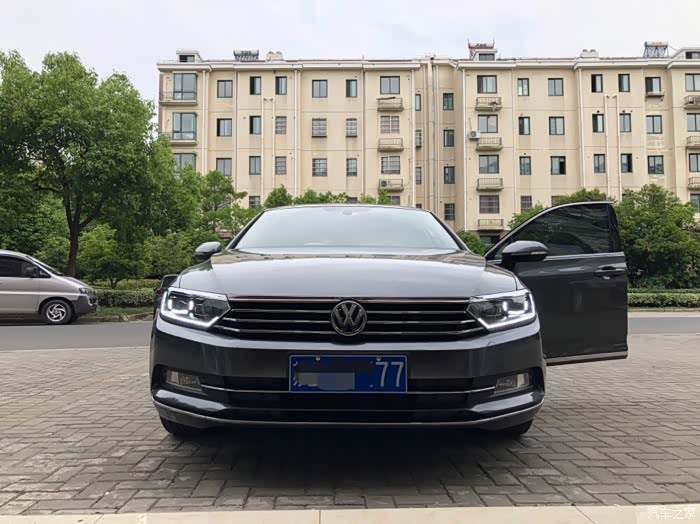 2017款迈腾b8普鲁士灰入手一年及小改小闹