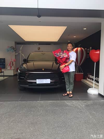 提车macan圆梦保时捷