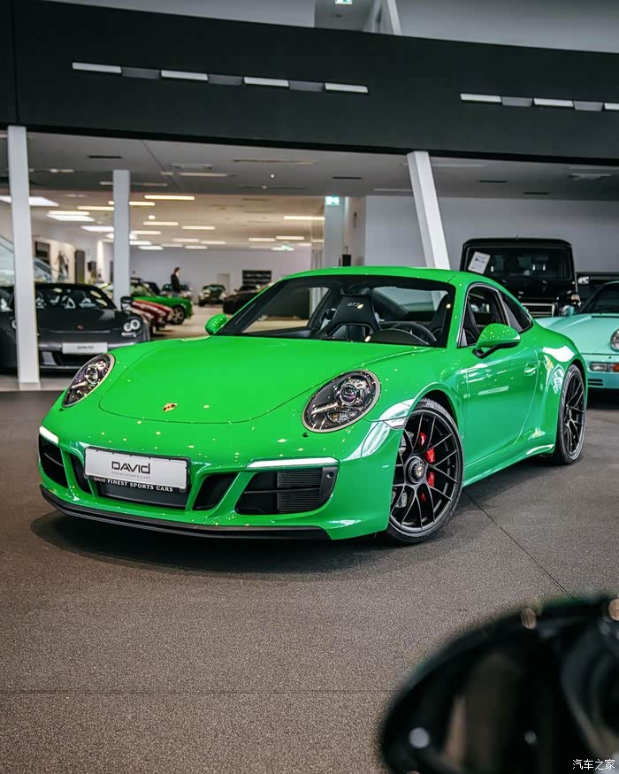 这样绿色的保时捷真是太迷人了那圆润的尾部就是性感我喜欢了